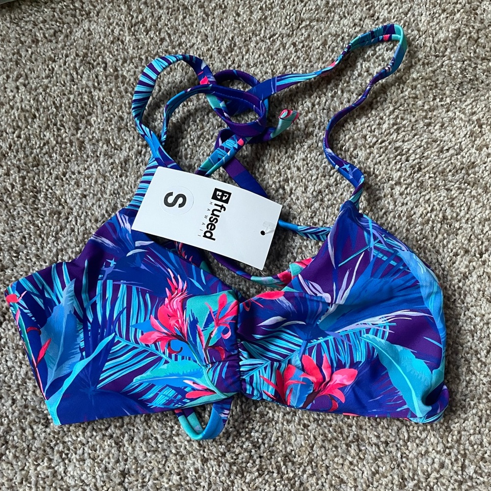 NWT Fused Hawaii Kohanaiki top - size small “Vacation Mode” print